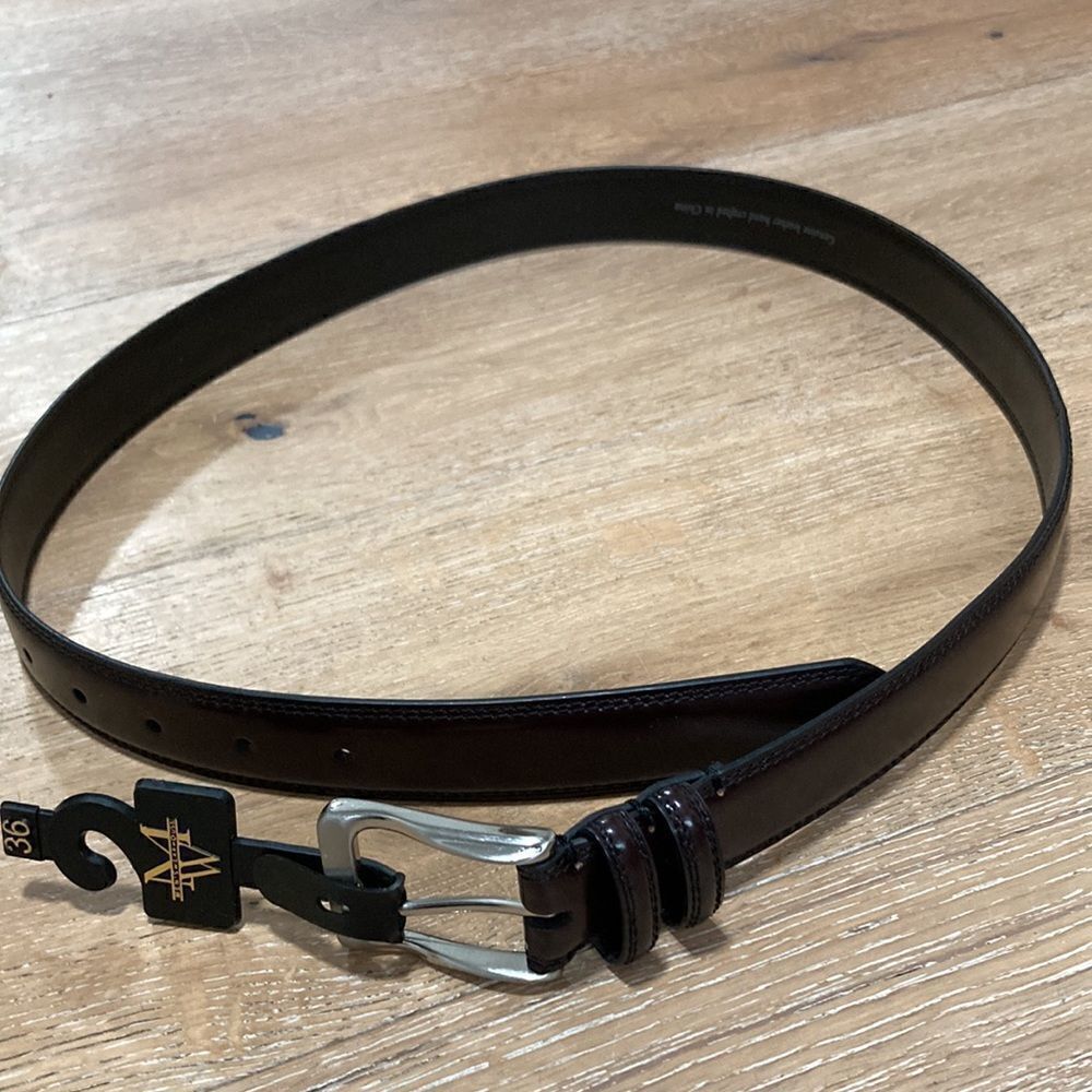 NWT Mens Warehouse brown leather belt-36